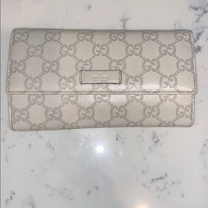 7 credit card Gucci wallet snap closure